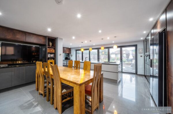 Rowan Walk, Hornchurch