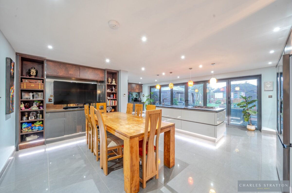 Rowan Walk, Hornchurch