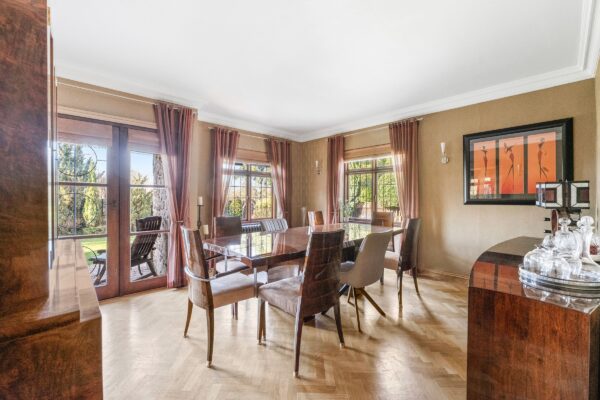 Gidea Close, Gidea Park