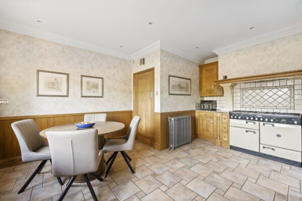 Gidea Close, Gidea Park