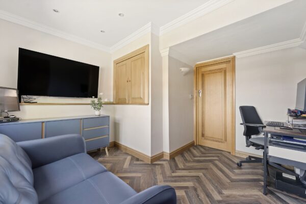 Gidea Close, Gidea Park