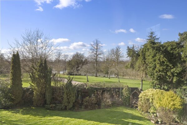 Gidea Close, Gidea Park