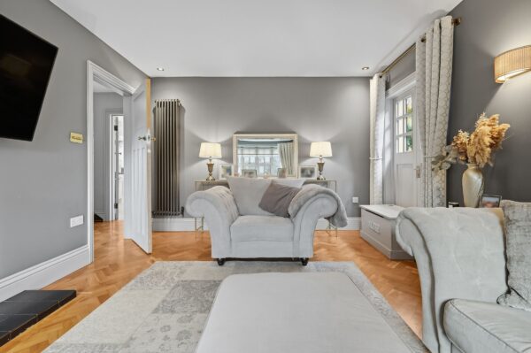 Reed Pond Walk, Gidea Park