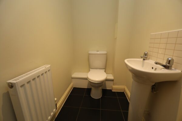 Draper Close, Grays, RM20