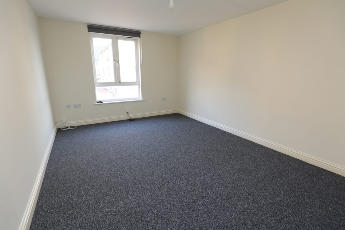 Draper Close, Grays, RM20