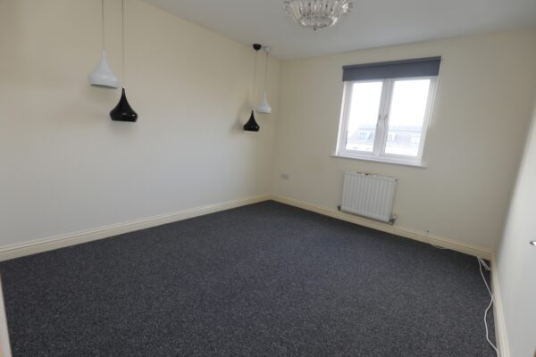 Draper Close, Grays, RM20