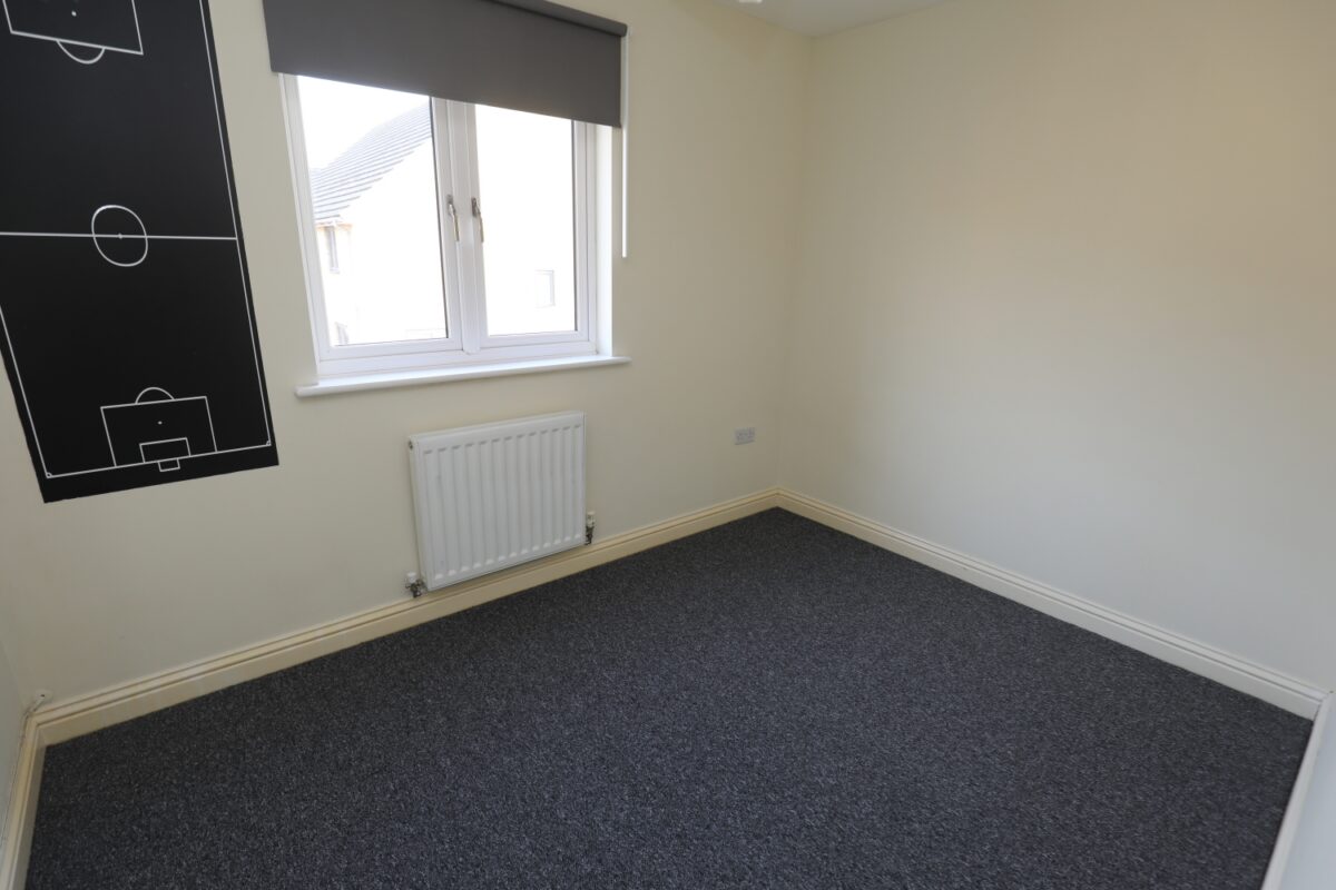 Draper Close, Grays, RM20