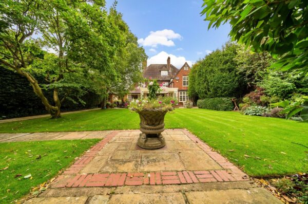 Gidea Close, Gidea Park