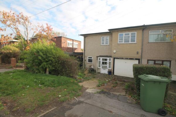 Eastern Avenue East, Romford, RM2