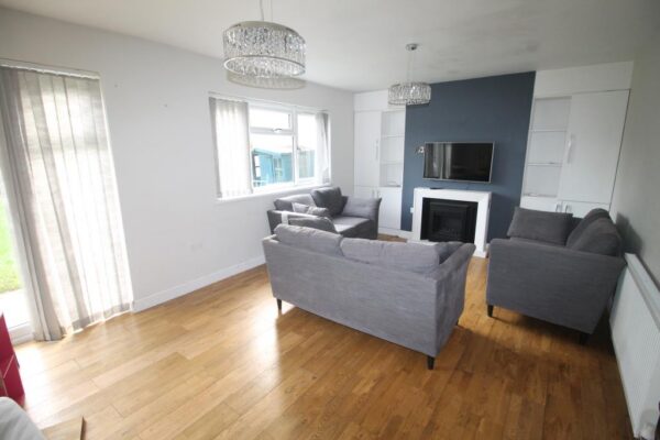 Eastern Avenue East, Romford, RM2