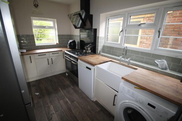 Eastern Avenue East, Romford, RM2