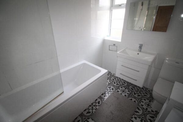 Eastern Avenue East, Romford, RM2