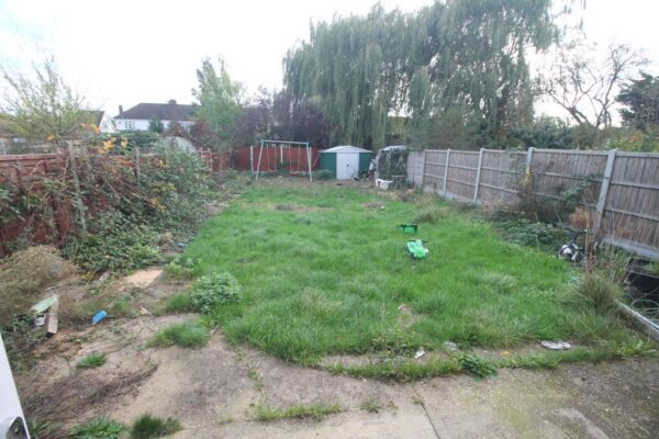 Eastern Avenue East, Romford, RM2