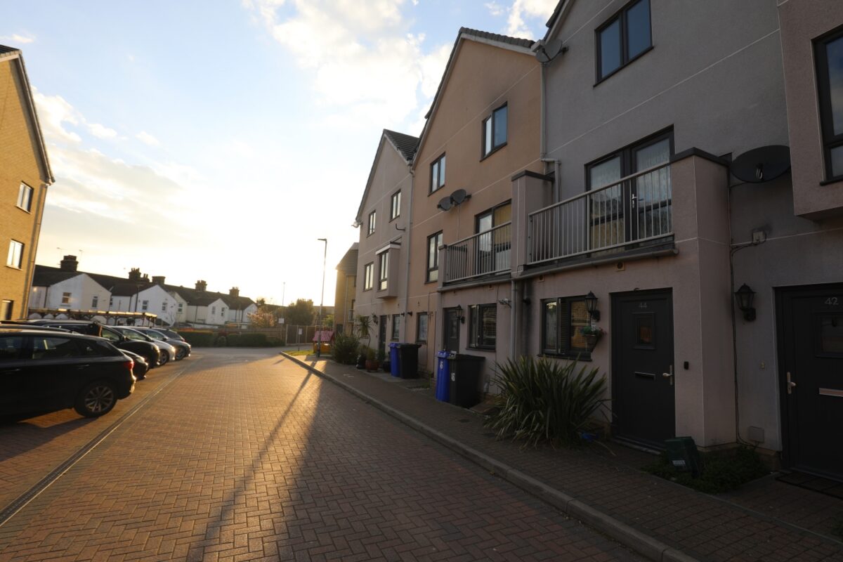 Draper Close, Grays, RM20