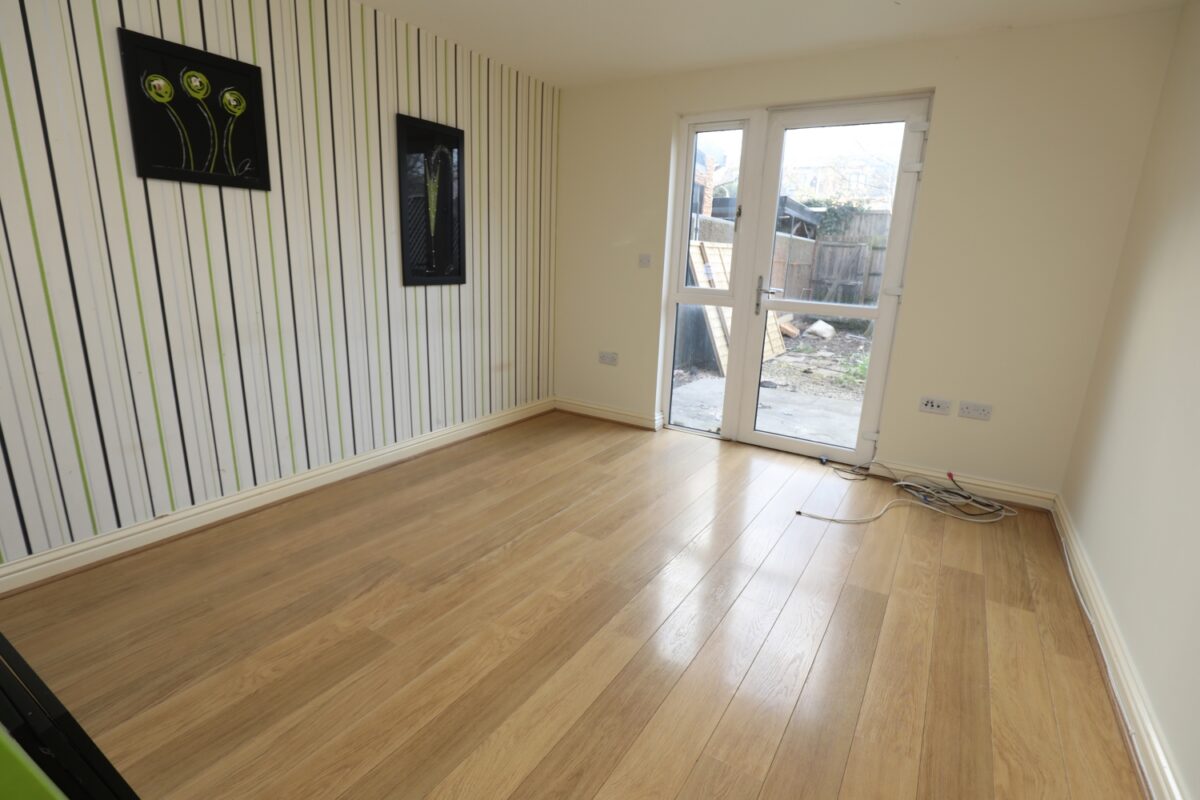 Draper Close, Grays, RM20
