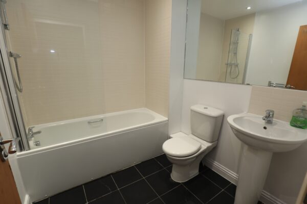 Draper Close, Grays, RM20