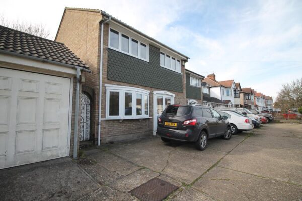 Slewins Lane, Hornchurch, RM11