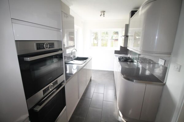 Slewins Lane, Hornchurch, RM11