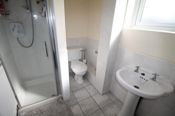 Slewins Lane, Hornchurch, RM11