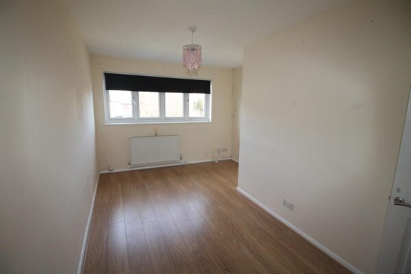 Slewins Lane, Hornchurch, RM11
