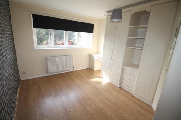 Slewins Lane, Hornchurch, RM11