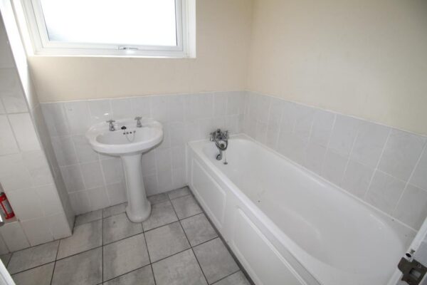 Slewins Lane, Hornchurch, RM11