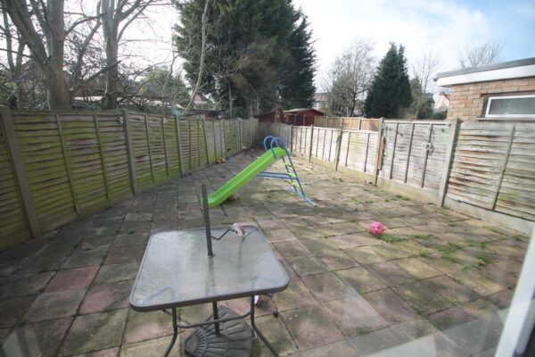 Slewins Lane, Hornchurch, RM11