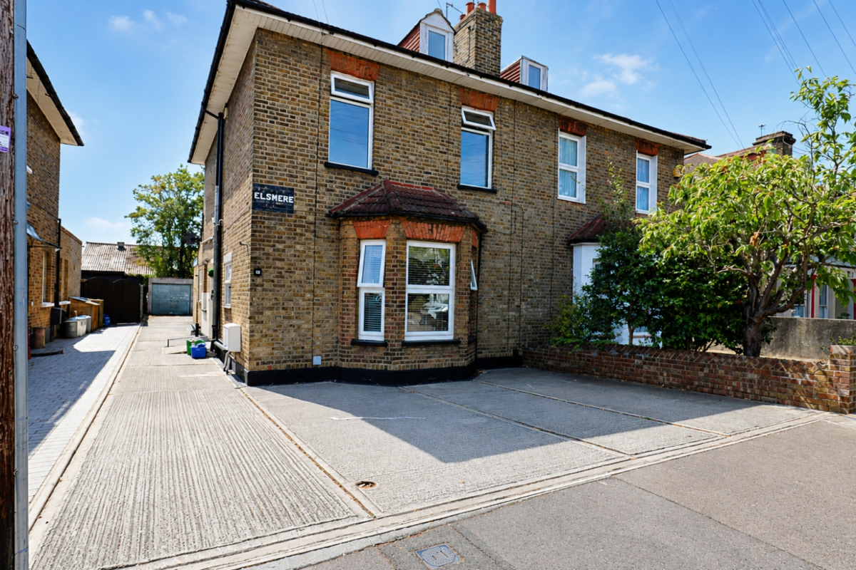 Dymoke Road, Hornchurch, RM11