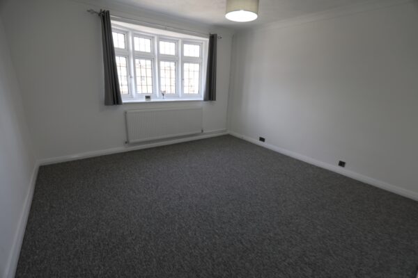 Station Road, Gidea Park, RM2