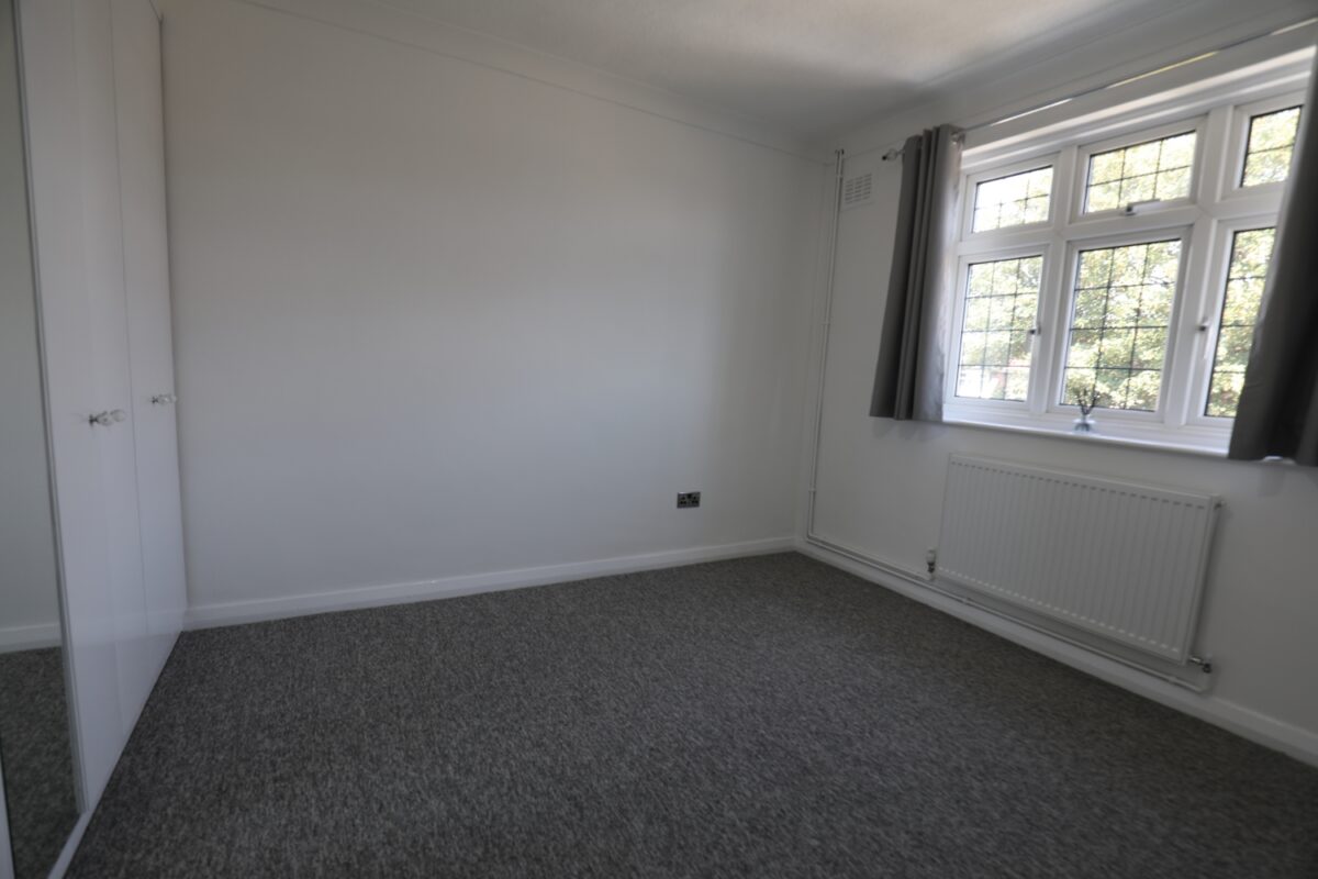 Station Road, Gidea Park, RM2