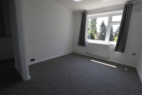 Station Road, Gidea Park, RM2