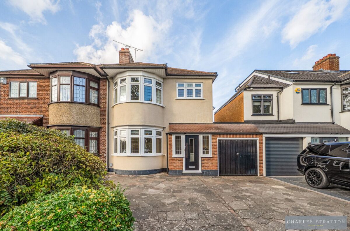 Pettits Boulevard, Romford