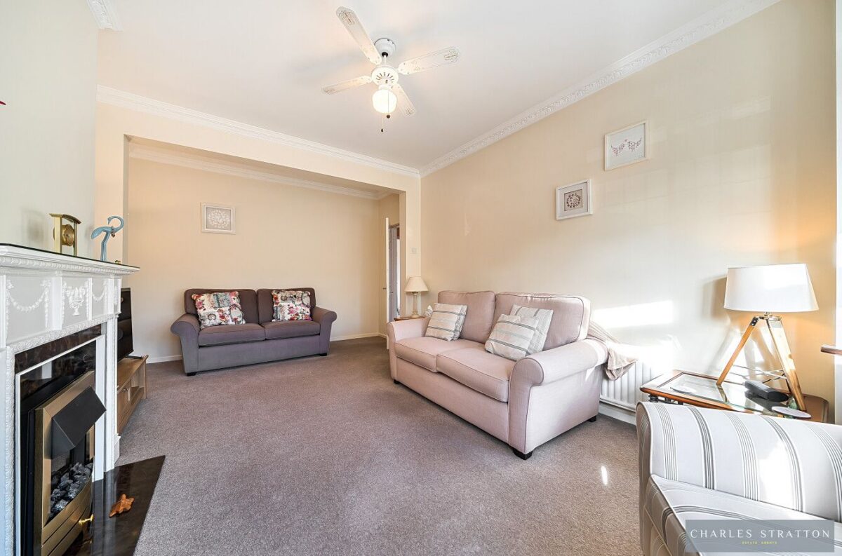 Pettits Boulevard, Romford