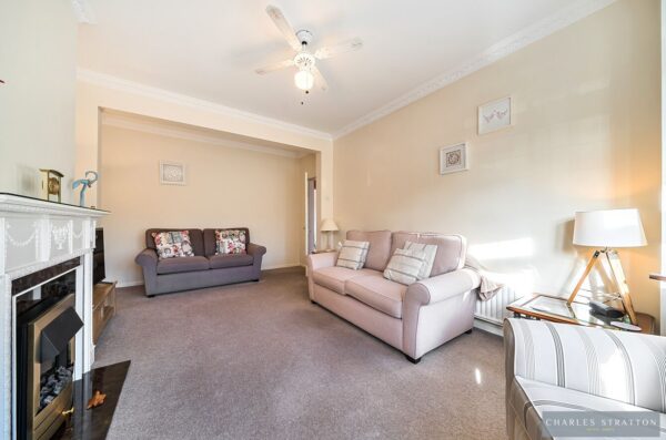 Pettits Boulevard, Romford