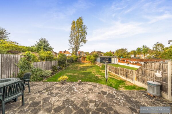 Pettits Boulevard, Romford