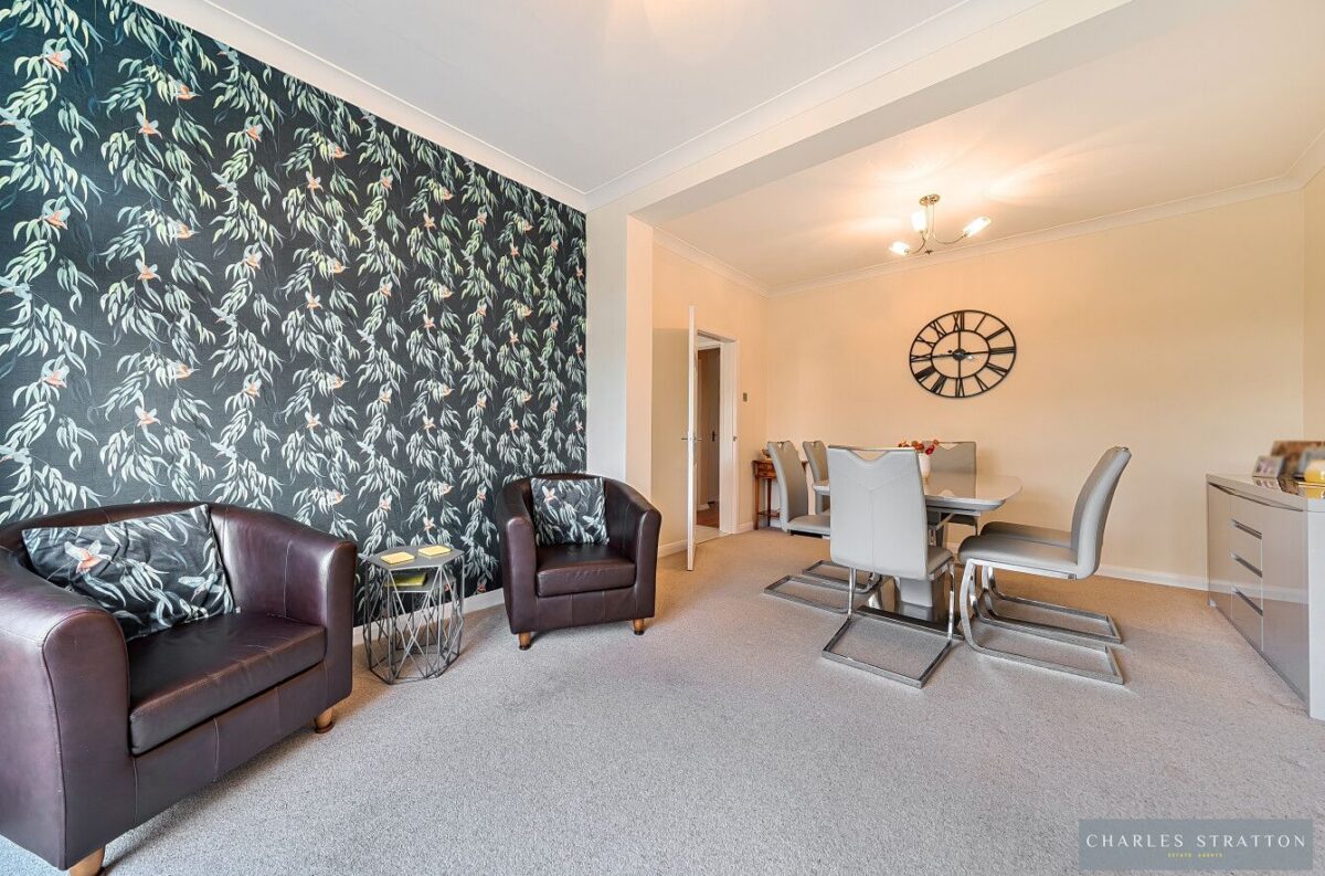 Pettits Boulevard, Romford