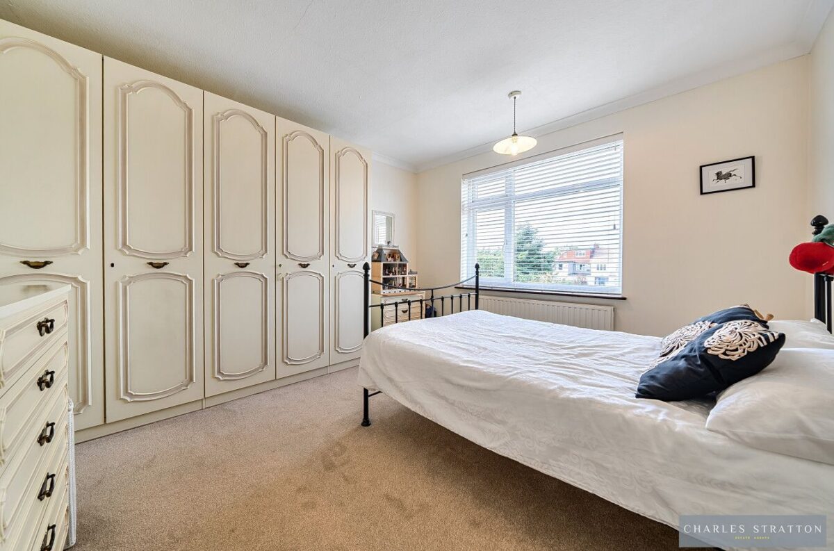 Pettits Boulevard, Romford